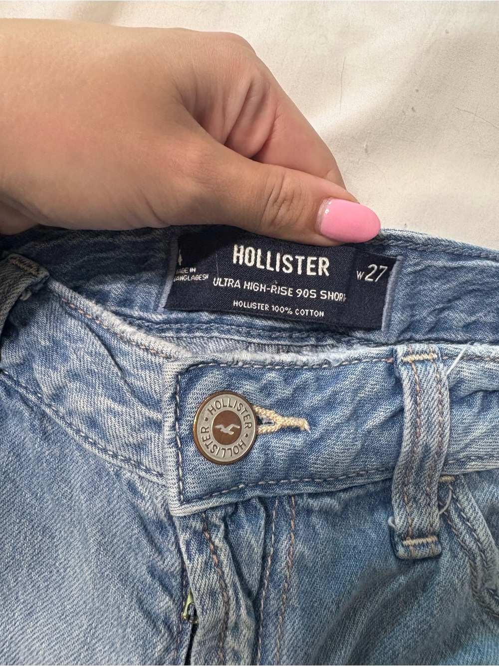 Hollister Ultra High-Rise 90s Short Jeans in Light Blue Denim
